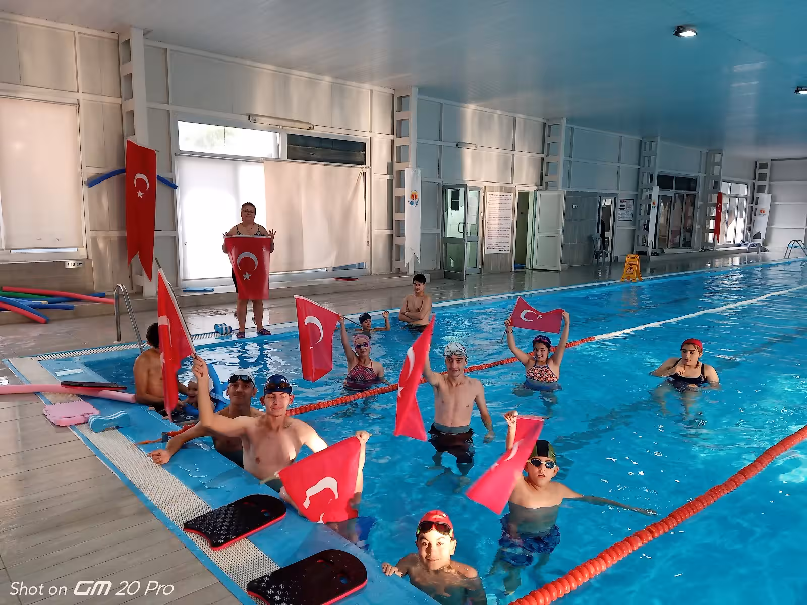 Adana Büyükşehir Belediyesi Kapalı Yüzme Havuzu — Yüzme Havuzları, Çukurova · fotoğraf 1