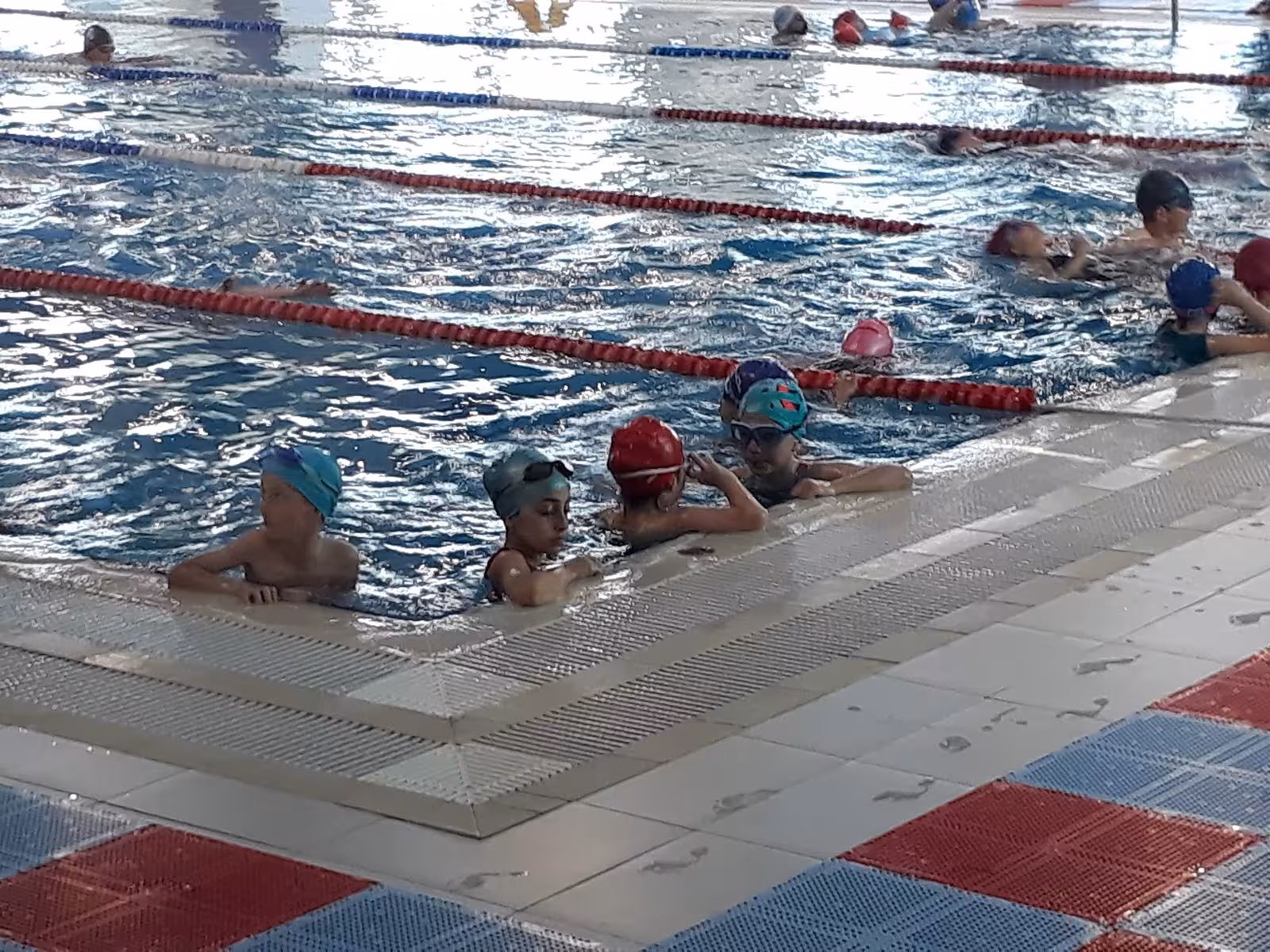 Körfez Belediyesi Yüzme Havuzu Ve Spor Kompleksi — Yüzme Havuzları, Körfez · fotoğraf 4