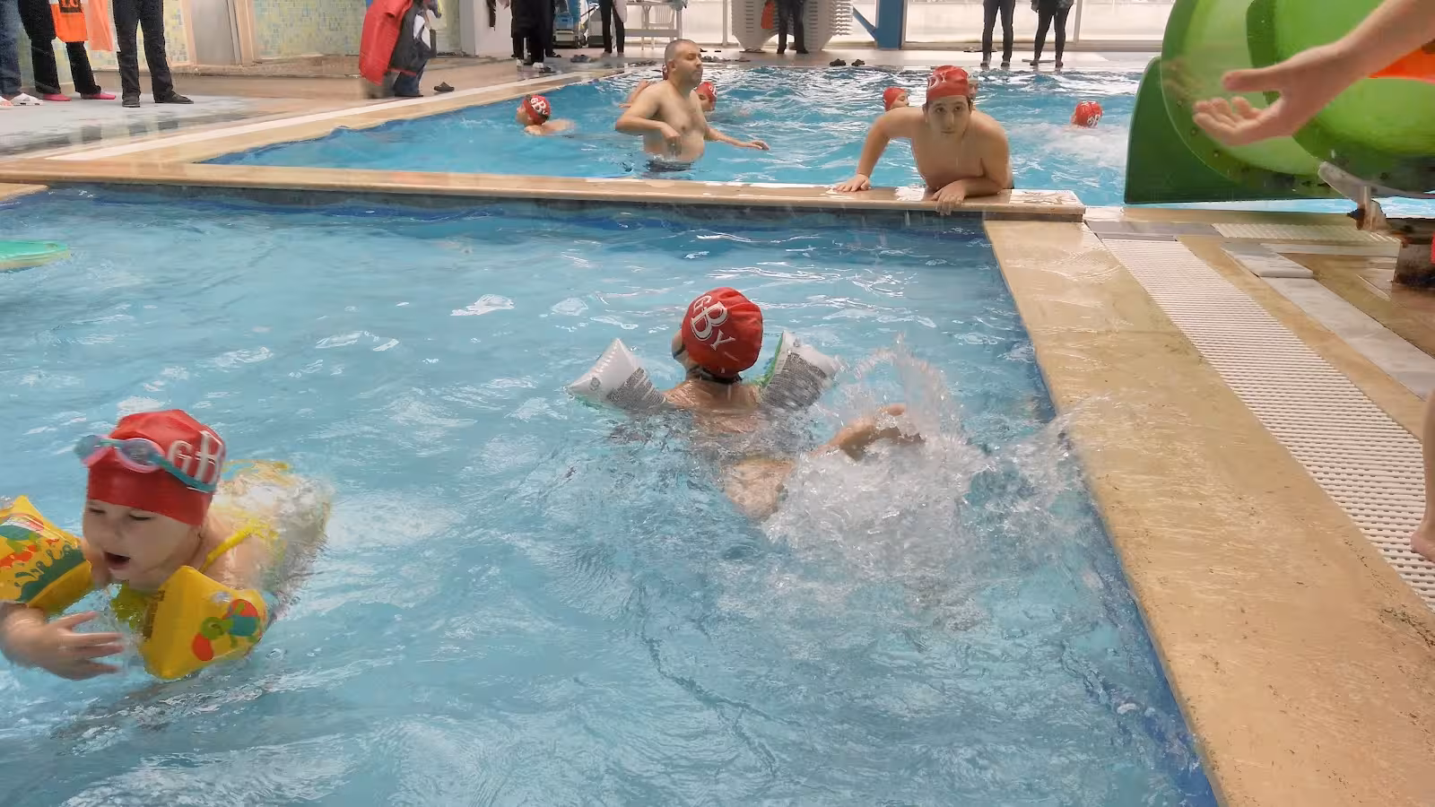 Gölcük Belediyesi Kapalı Yüzme Havuzu Ve Spor Kompleksi — Yüzme Havuzları, Gölcük · fotoğraf 4