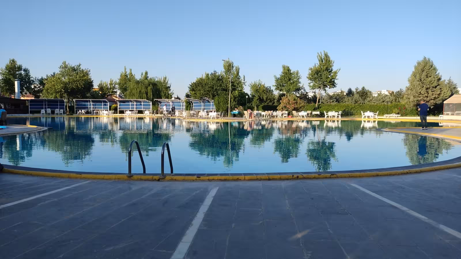 Hamravat Sosyal Tesisler — Yüzme Havuzları, Bağlar · fotoğraf 1