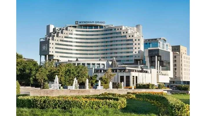 Wyndham Grand Kayseri — Yüzme Havuzları, Kocasinan · fotoğraf 1