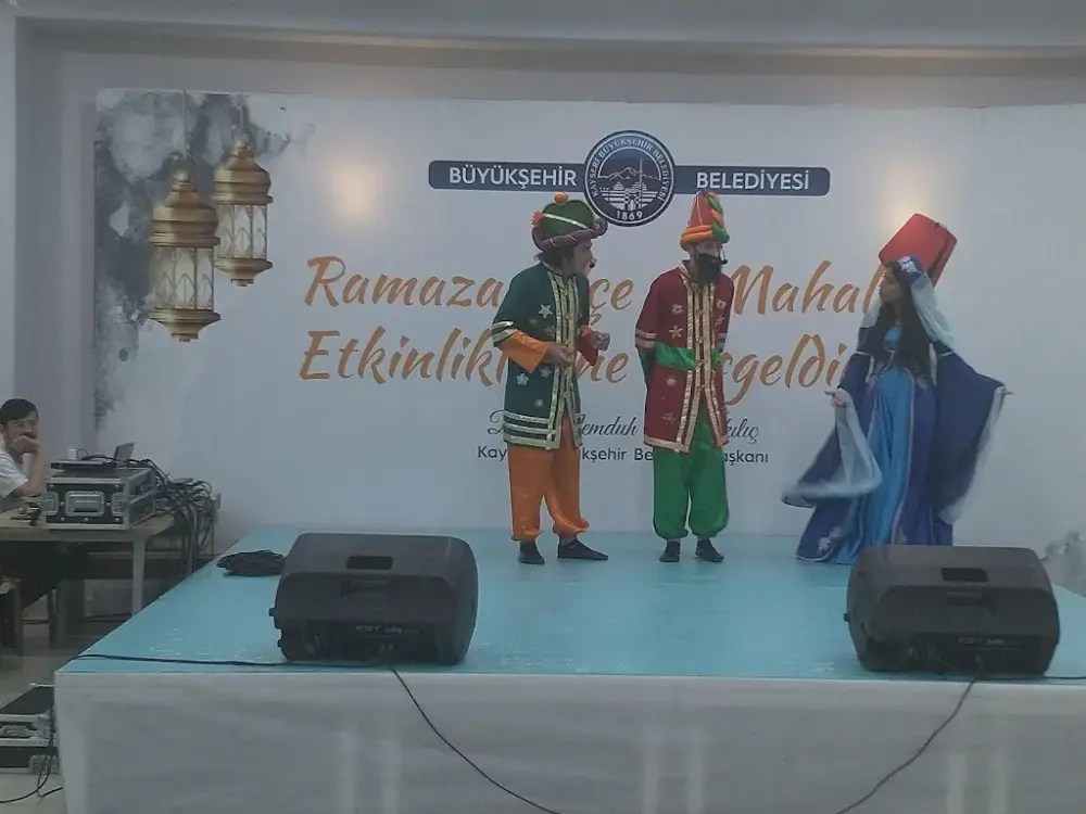 HACILAR SOSYAL YAŞAM MERKEZİ(Kadın Ve Gençlik Merkezi) — Yüzme Havuzları · fotoğraf 3