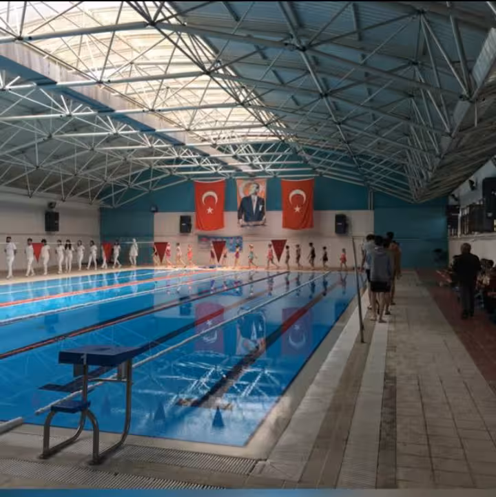 Ağrı Yüzme Havuzu — Yüzme Havuzları, Merkez · fotoğraf 1