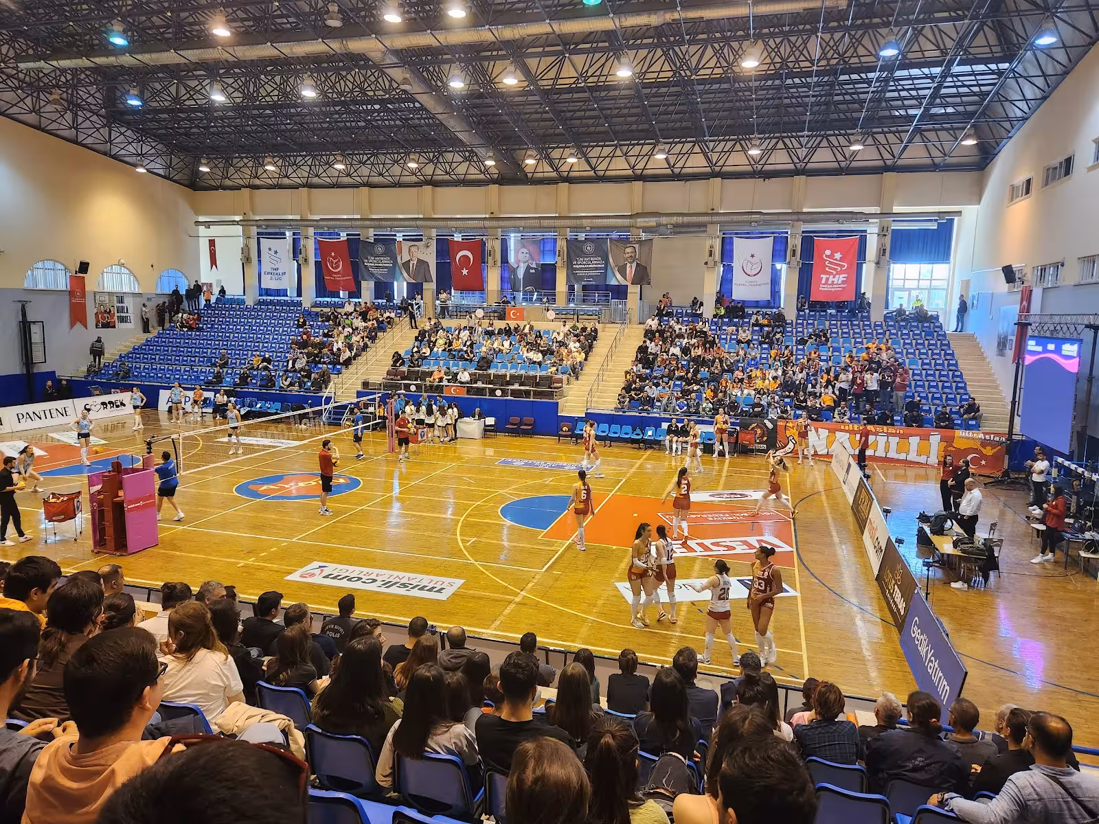 Mimar Sinan Kapalı Spor Salonu — Yüzme Havuzları · fotoğraf 1