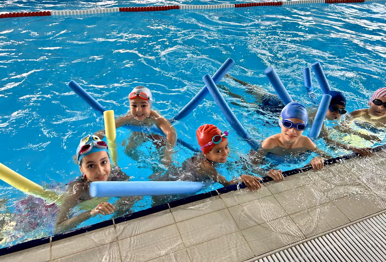 ADÜ SPOR MERKEZİ YARI OLİMPİK YÜZME HAVUZU — Yüzme Havuzları · fotoğraf 2