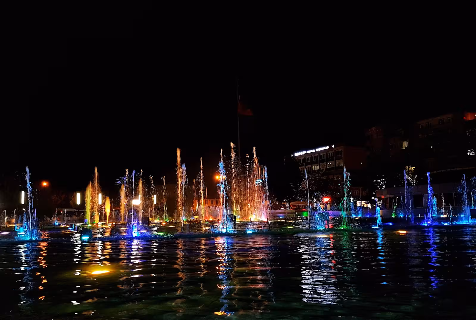Havuz Park — Yüzme Havuzları, Efeler · fotoğraf 4