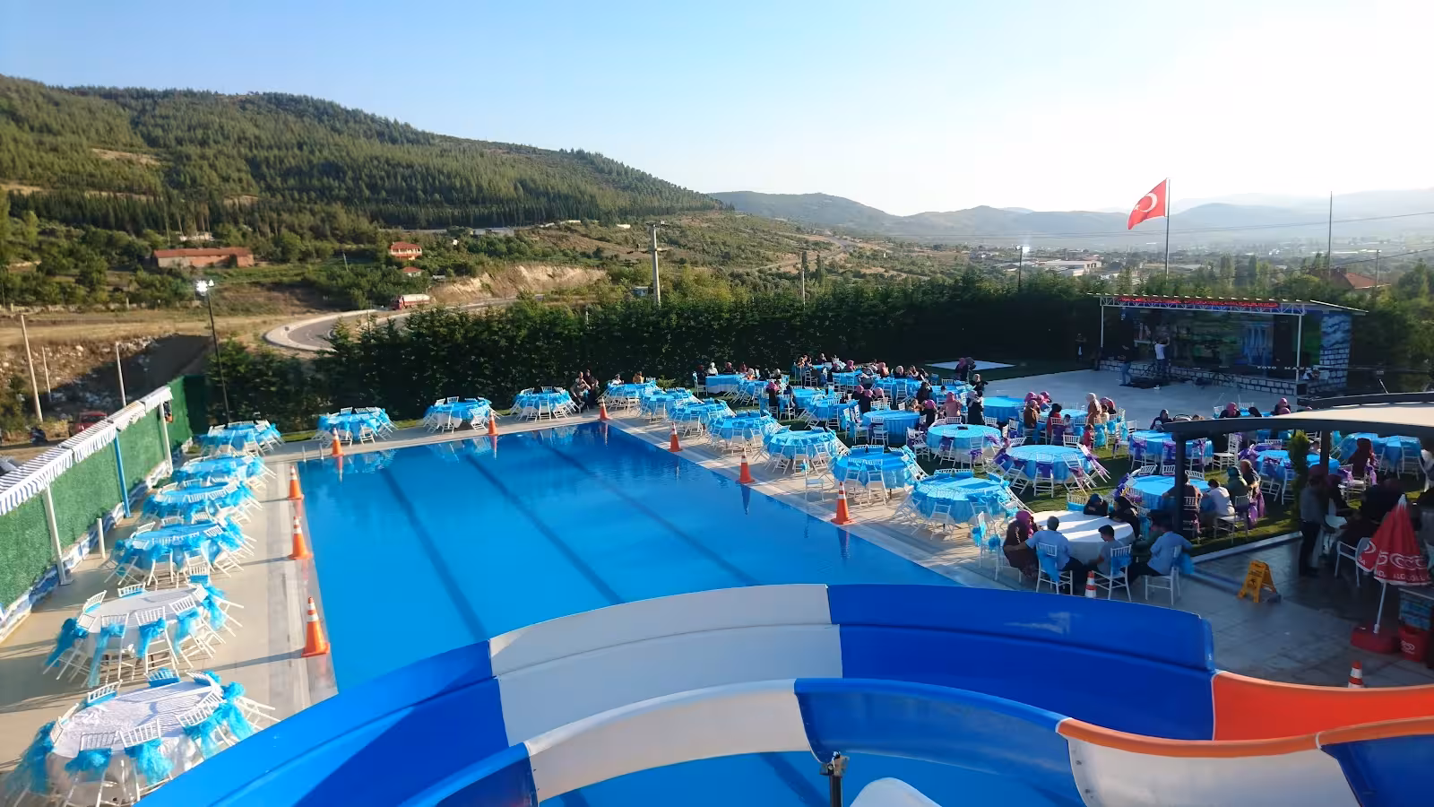 Güçlü Center — Yüzme Havuzları, Bigadiç · fotoğraf 2