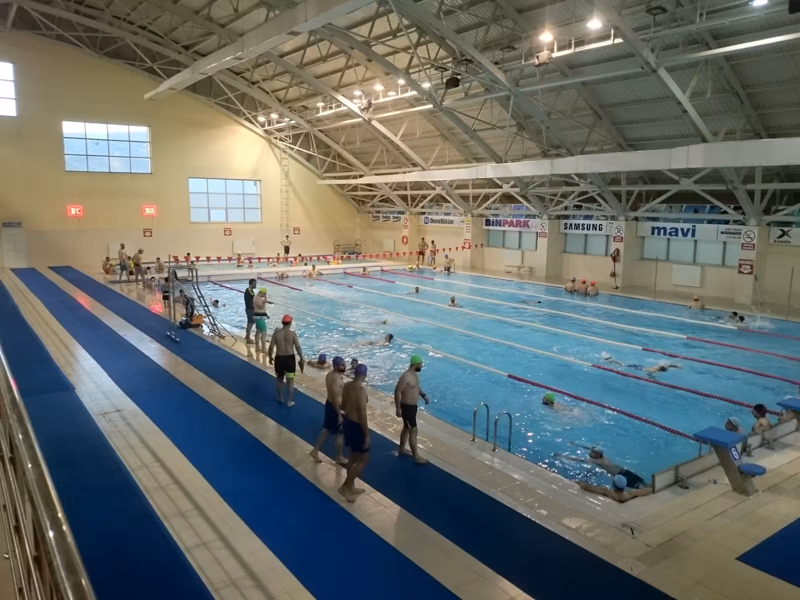 Bingöl Yarı Olimpik Yüzme Havuzu — Yüzme Havuzları · fotoğraf 2