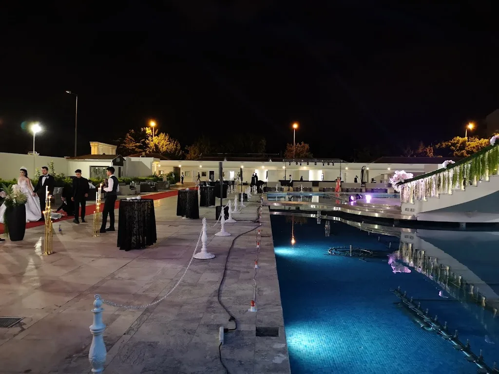 Flamingo Deluxe - Kayseri Düğün Salonu — Yüzme Havuzları · fotoğraf 1