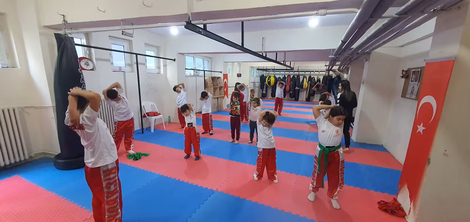 Gençlik Ve Spor İl Müdürlüğü — Yüzme Havuzları, Merkez · fotoğraf 1