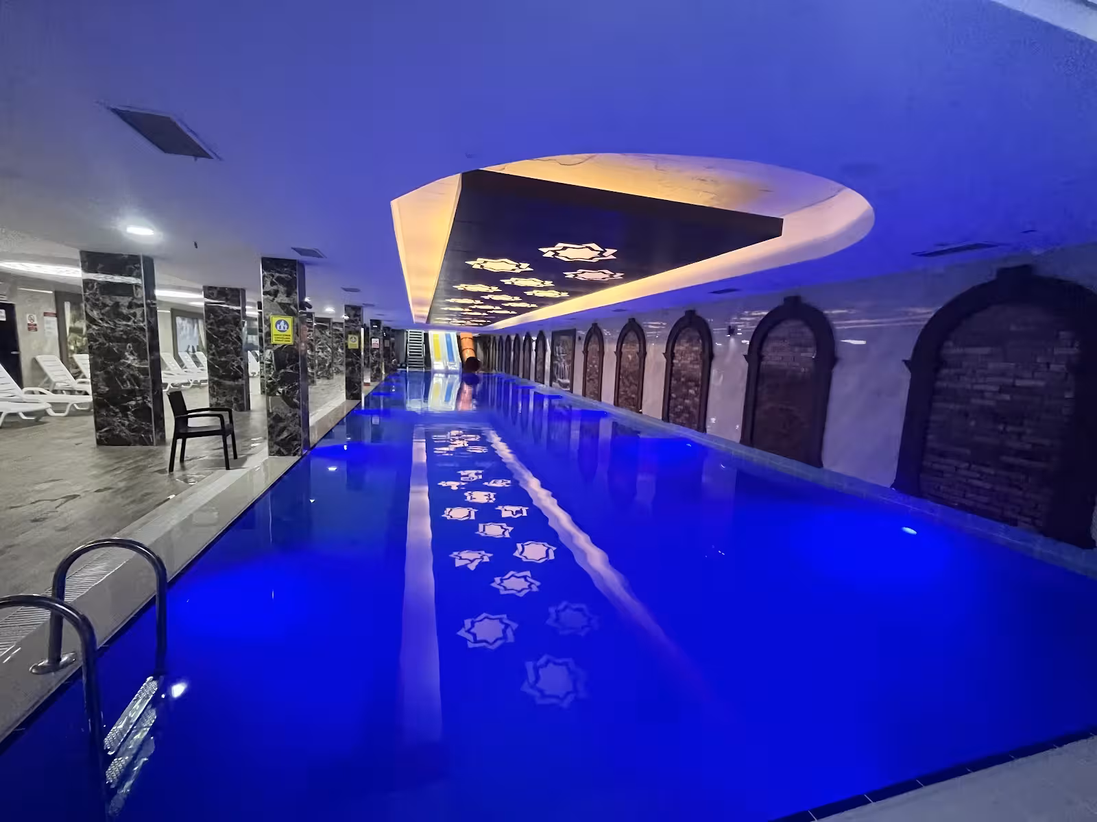 ÇANKIRI ÖZLEM APART PANSİYON & ÖZLEM AQUAPARK HAVUZ — Yüzme Havuzları, Merkez · fotoğraf 1