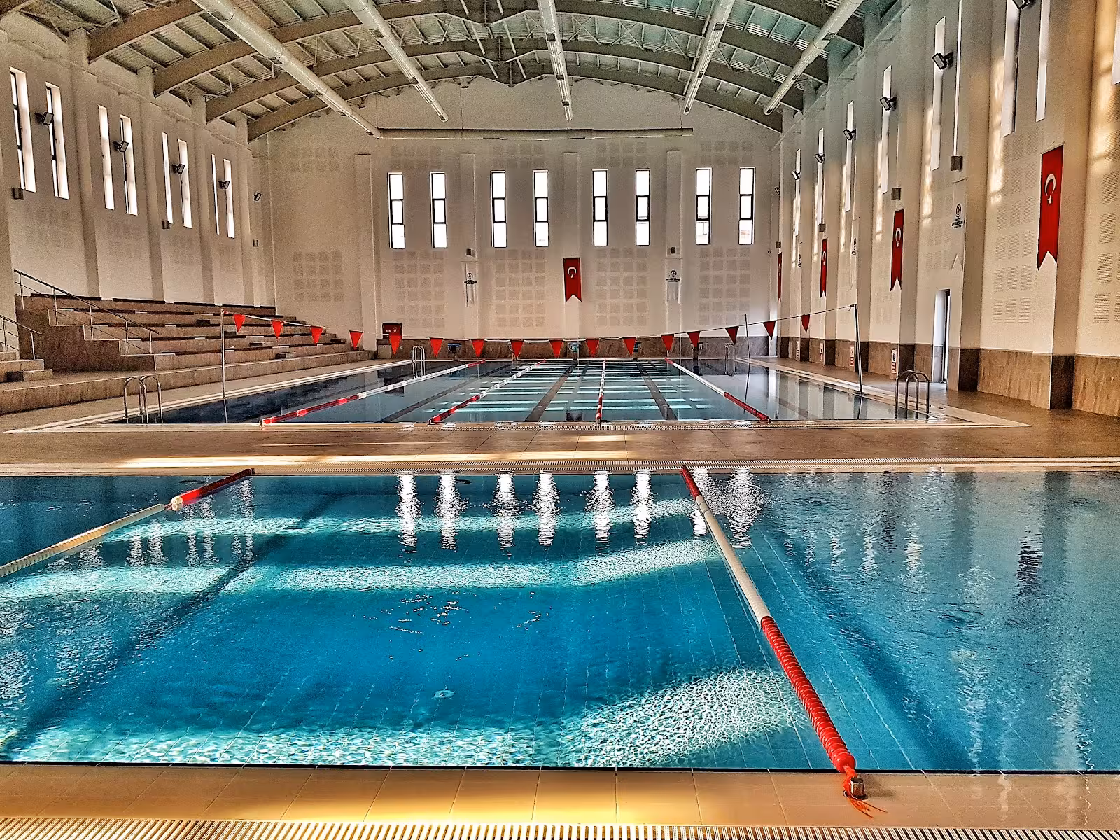 Dokuzkavaklar, Anafartalar kapalı yüzme havuzu — Yüzme Havuzları · fotoğraf 1