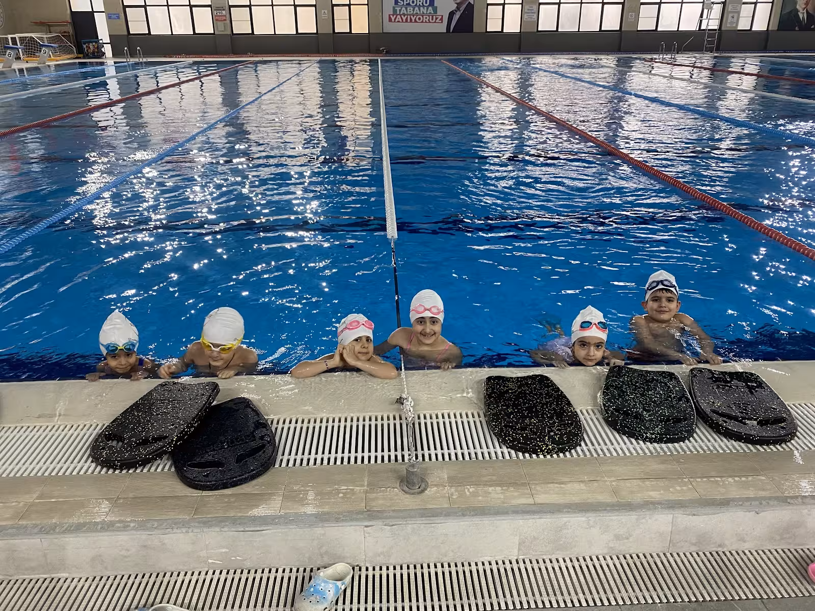 Aqua Life Yüzme Spor Kulübü — Yüzme Havuzları, Merkez · fotoğraf 3