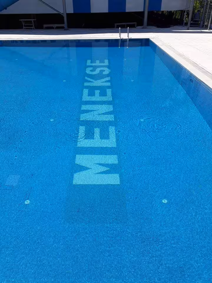 Menekşe Spor Tesisleri — Yüzme Havuzları, Merkez · fotoğraf 1
