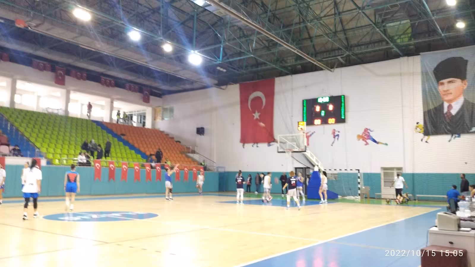 Yakup Kılıç Spor Salonu — Yüzme Havuzları, Merkez · fotoğraf 1