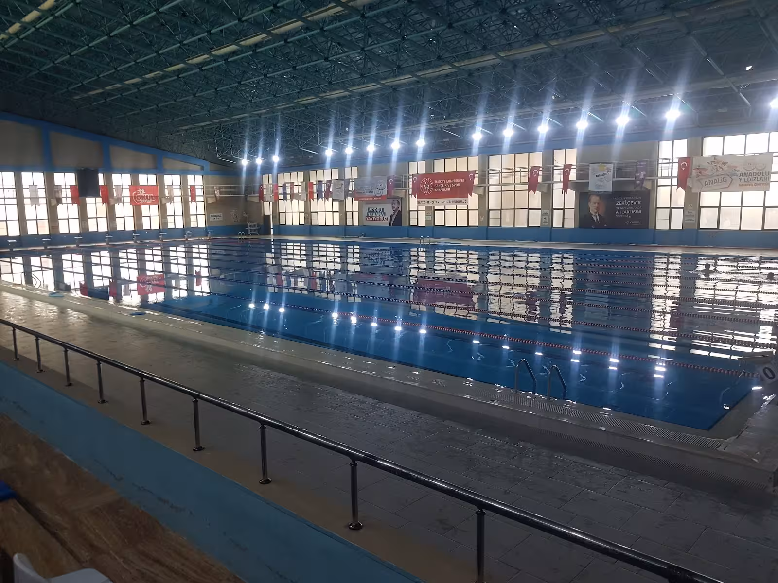 Yakup Kılıç Spor Salonu — Yüzme Havuzları, Merkez · fotoğraf 2