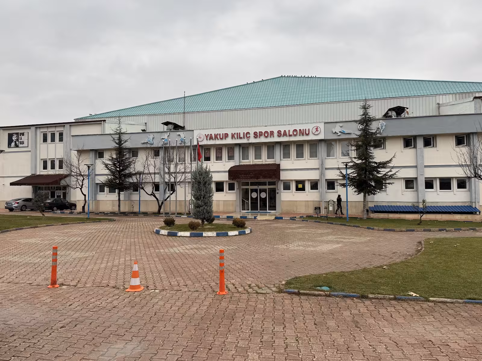 Yakup Kılıç Spor Salonu — Yüzme Havuzları, Merkez · fotoğraf 3