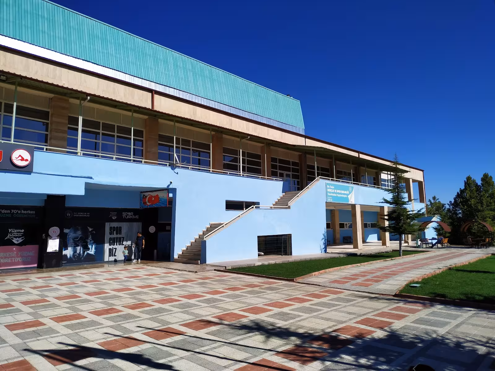 Yakup Kılıç Spor Salonu — Yüzme Havuzları, Merkez · fotoğraf 5