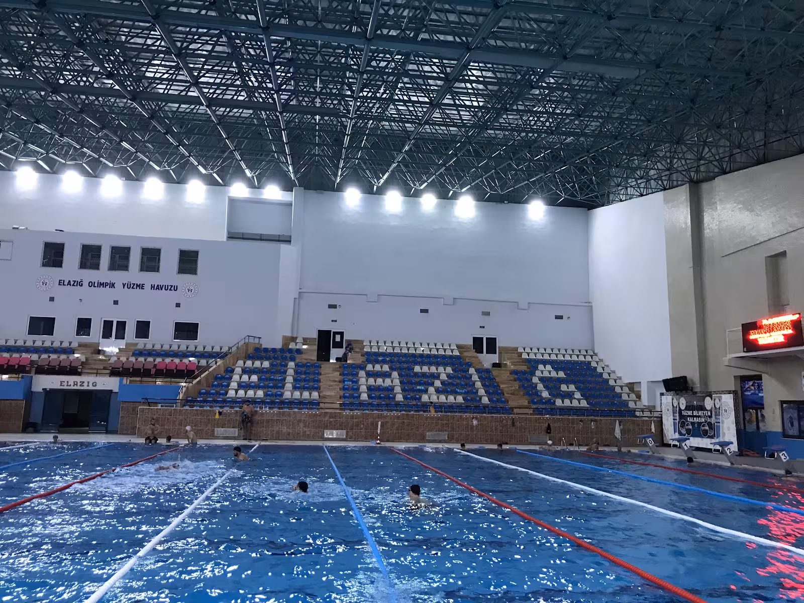 Olimpik Kapalı Yüzme Havuzu — Yüzme Havuzları, Merkez · fotoğraf 1