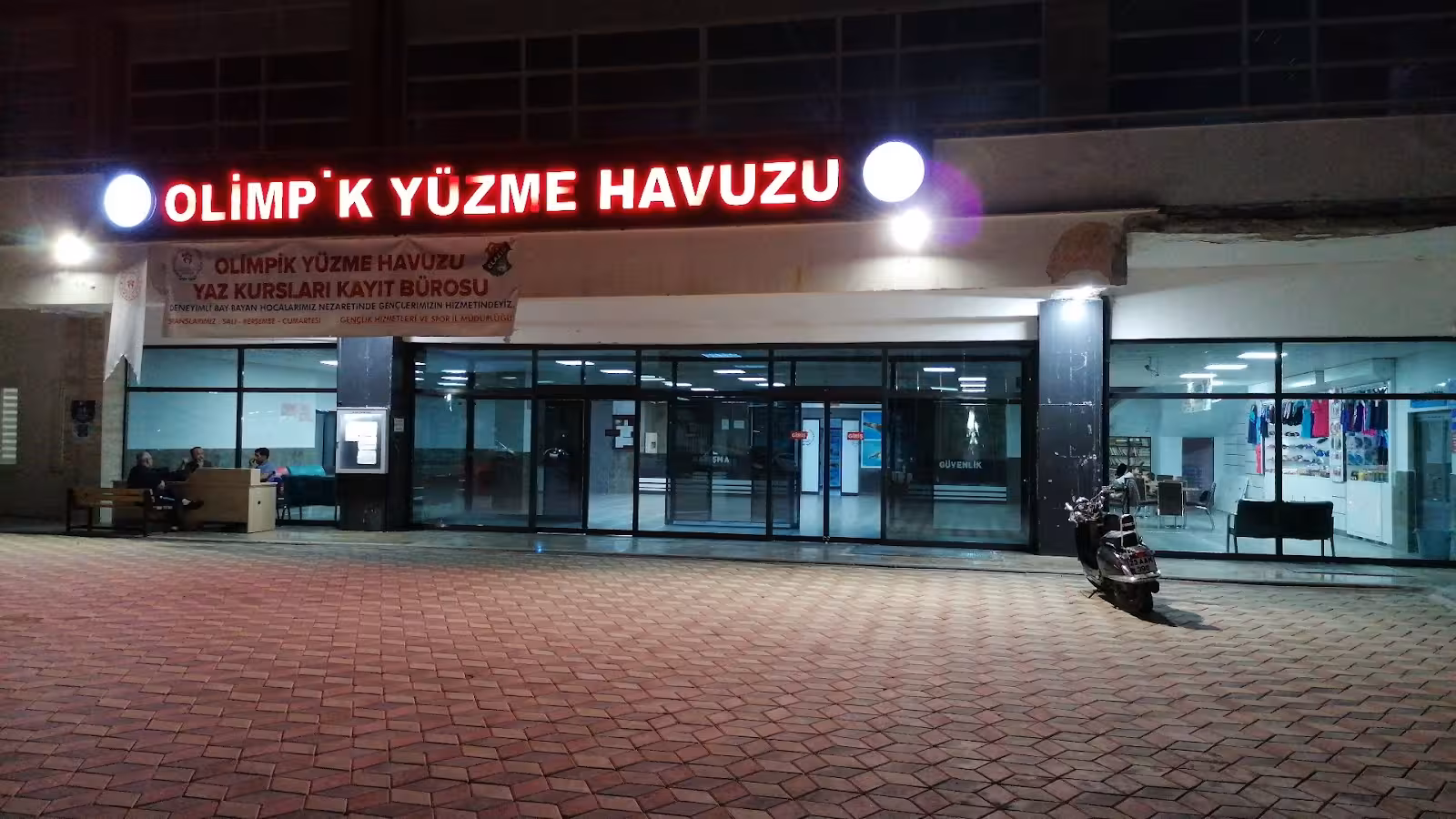 Olimpik Kapalı Yüzme Havuzu — Yüzme Havuzları, Merkez · fotoğraf 2
