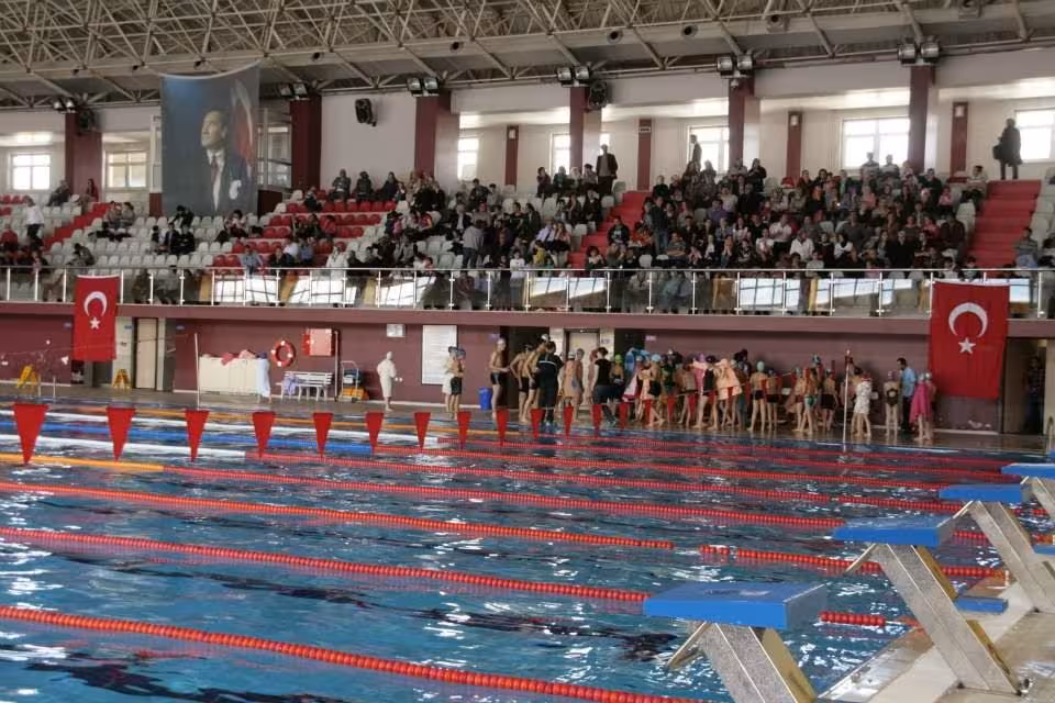 Erzincan Olimpik Yüzme Havuzu — Yüzme Havuzları, Merkez · fotoğraf 1