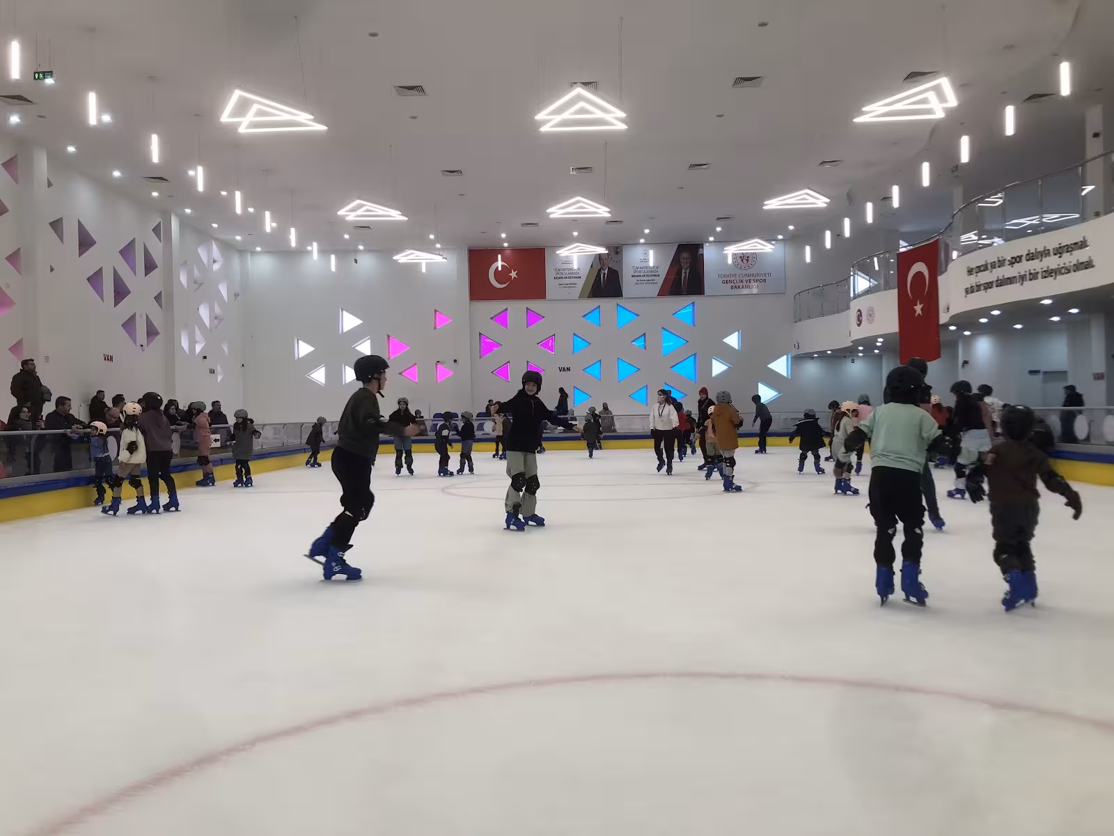 Edremit Yarı Olimpik Yüzme Havuzu — Yüzme Havuzları, Edremit · fotoğraf 4