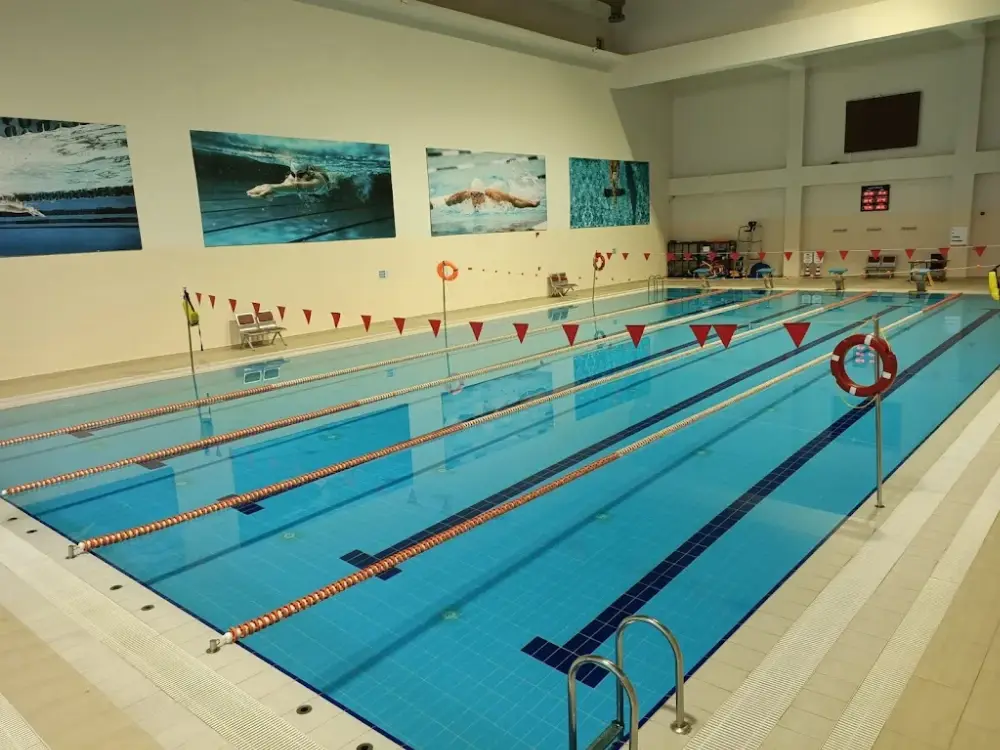 Ay Yıldız Spor ve Yaşam Merkezi — Yüzme Havuzları, Merkez · fotoğraf 2