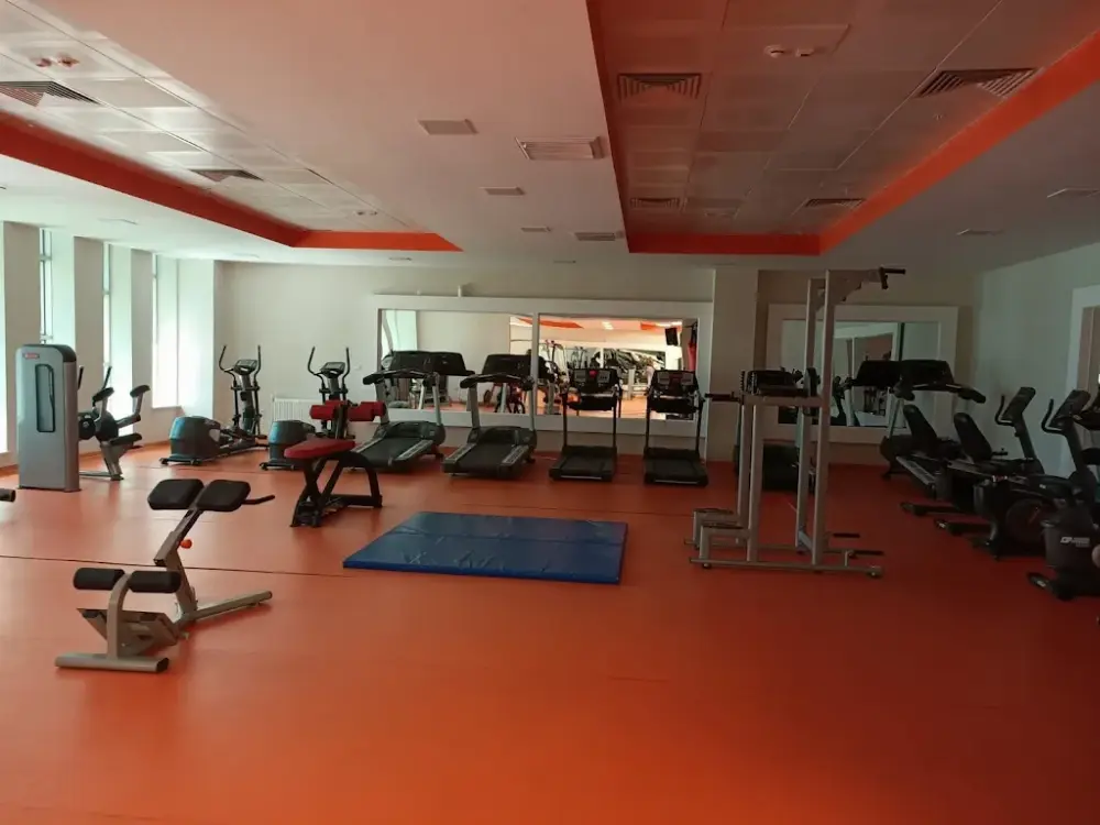 Ay Yıldız Spor ve Yaşam Merkezi — Yüzme Havuzları, Merkez · fotoğraf 4