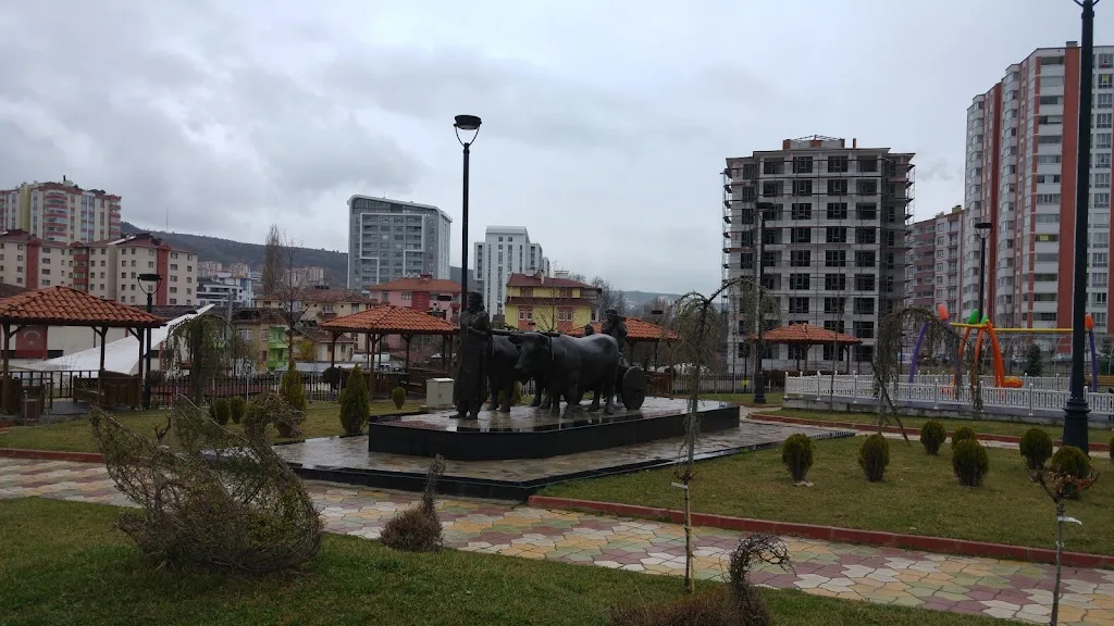 Havuzlu Park — Yüzme Havuzları, Merkez · fotoğraf 1