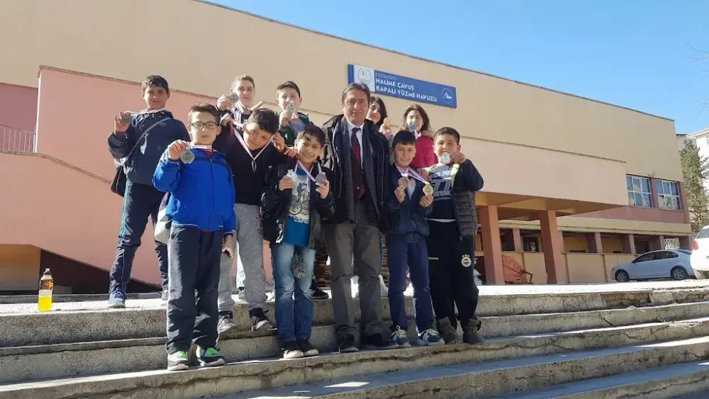 Halime Çavuş Yüzme Havuzu — Yüzme Havuzları, Merkez · fotoğraf 2