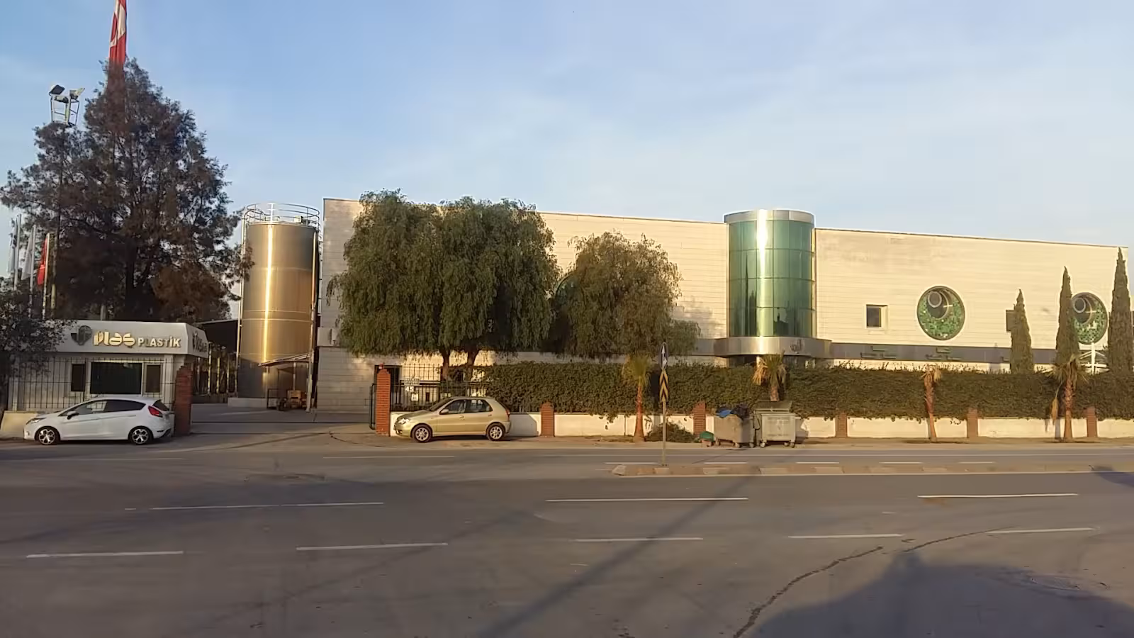 Plaş Plastik Ambalaj A.Ş. İzmir Fabrikası — Plastik Üretimi, Çiğli · fotoğraf 1