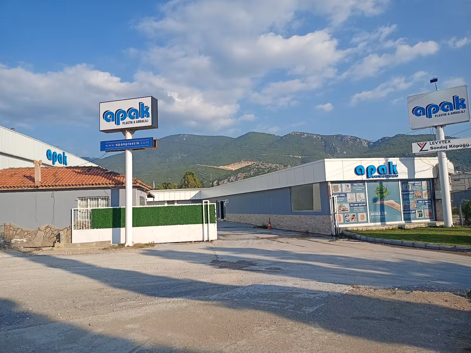 APAK PLASTİK — Plastik Üretimi · fotoğraf 1
