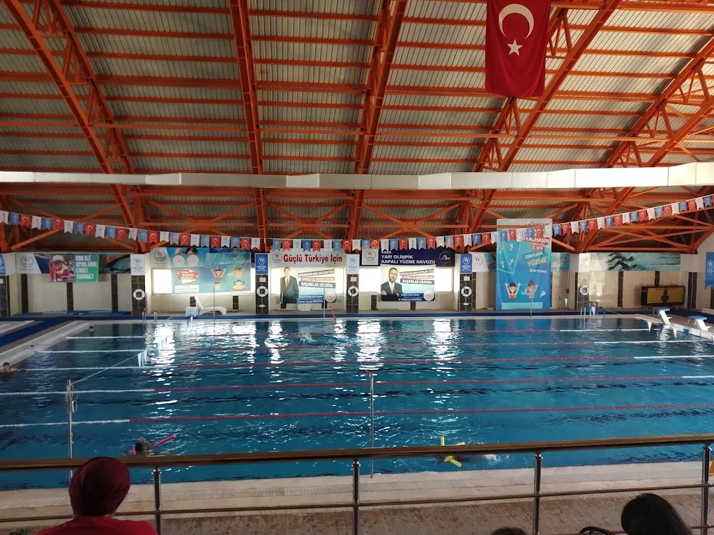 Kars Yarı Olimpik Yüzme Havuzu GSİM — Yüzme Havuzları, Merkez · fotoğraf 1