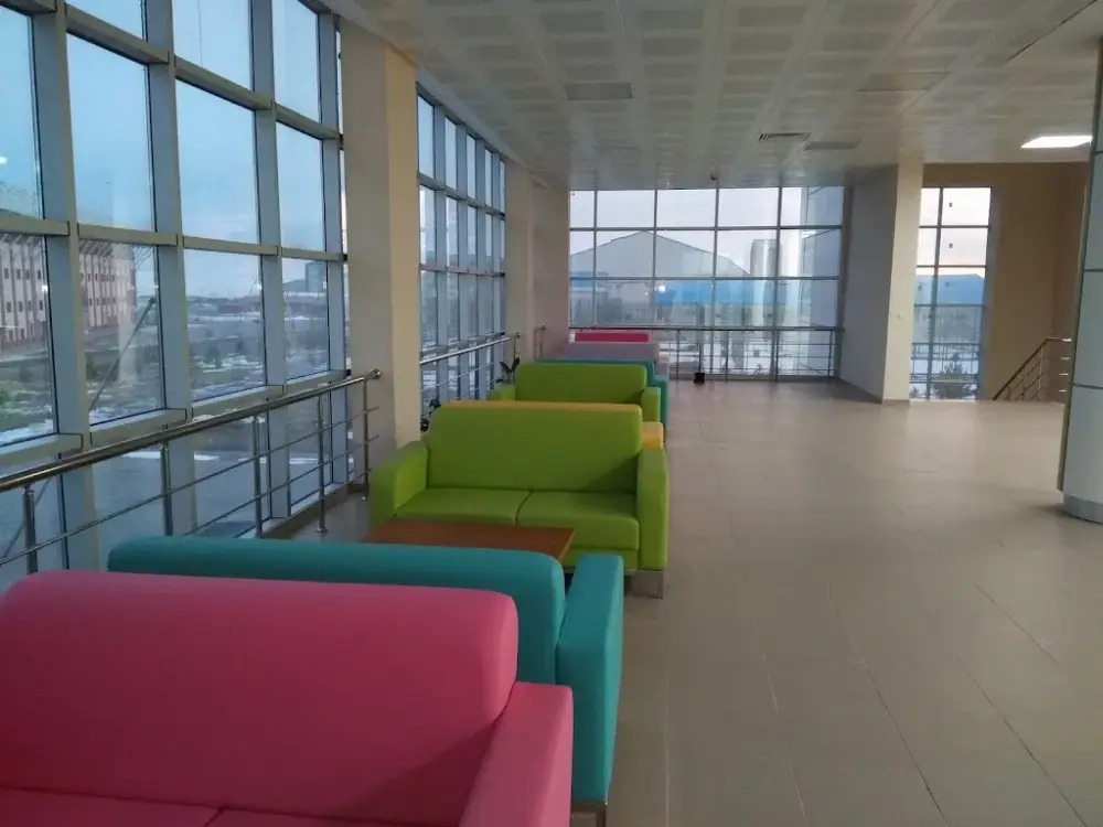 Kafkas Üniversitesi Yarı Olimpik Yüzme Havuzu — Yüzme Havuzları, Merkez · fotoğraf 3