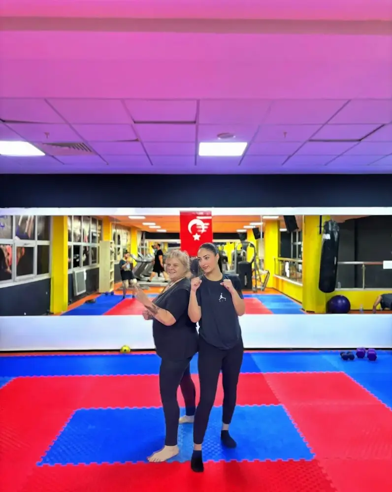 Katip Çelebi Üniversitesi Spor Kompleksi — Yüzme Havuzları, Çiğli · fotoğraf 2