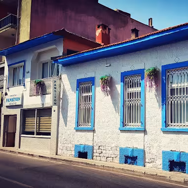 Ceylan & Pınar Pansiyon — Pansiyonlar, Buca · fotoğraf 1