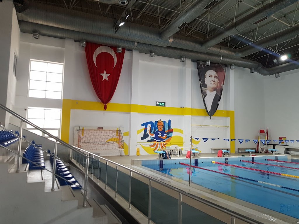 D.E.Ü Yüzme Havuzu