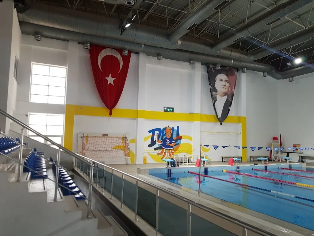 D.E.Ü Yüzme Havuzu — Yüzme Havuzları, Balçova · fotoğraf 1