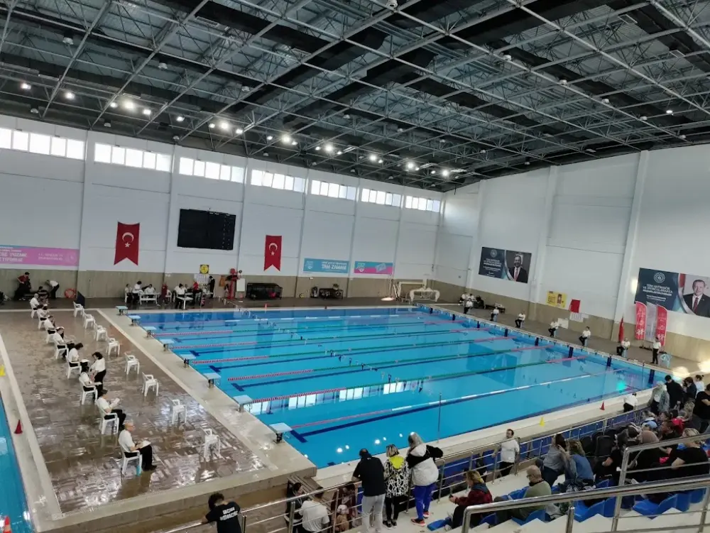 İzmir Yıldızlar Yüzme Spor Kulübü — Yüzme Havuzları · fotoğraf 2