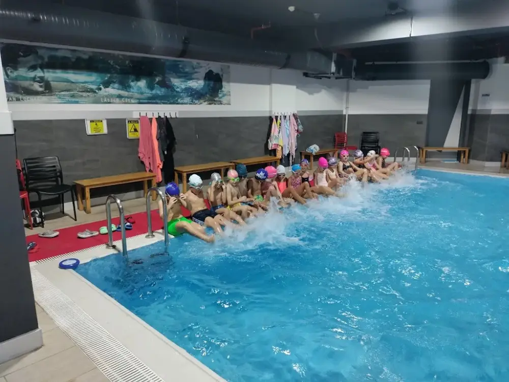 İzmir Yıldızlar Yüzme Spor Kulübü — Yüzme Havuzları · fotoğraf 3