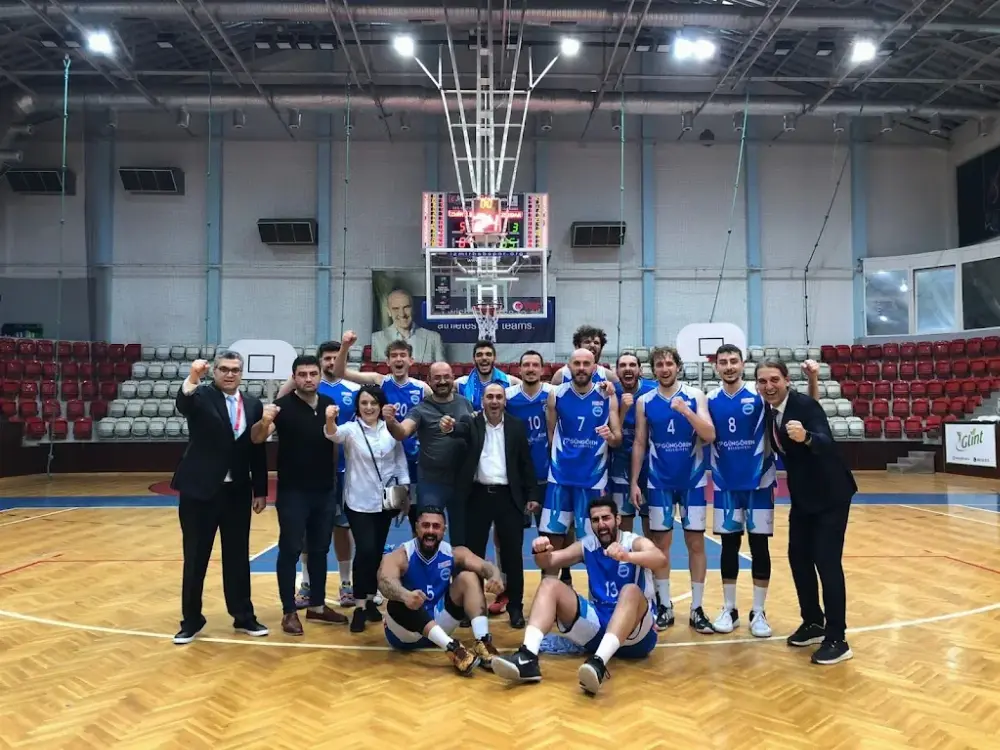 Celal Atik Spor Salonu — Yüzme Havuzları, Konak · fotoğraf 2