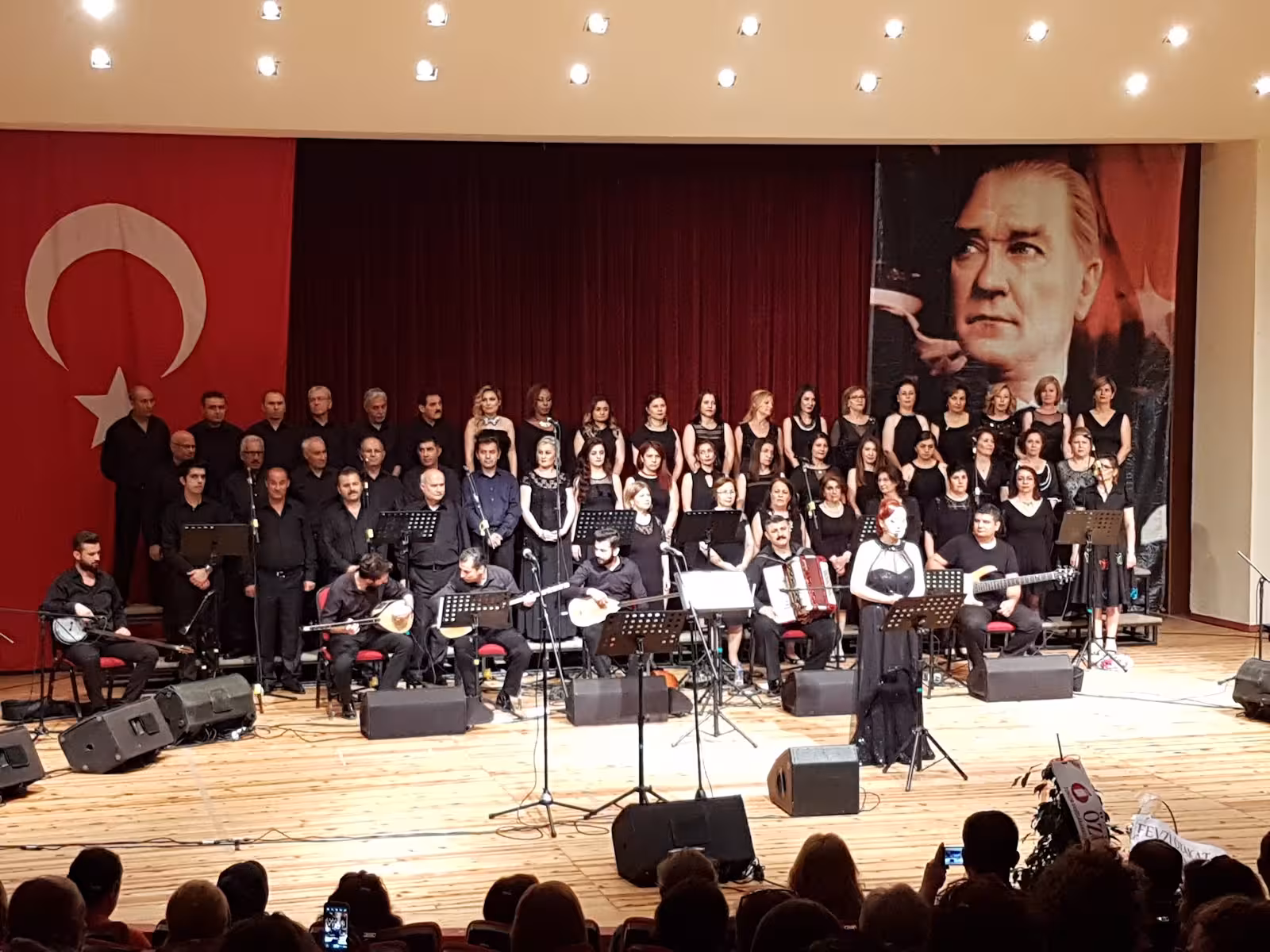 İsmet İnönü Sahnesi — Kültür Merkezleri, Konak · fotoğraf 1