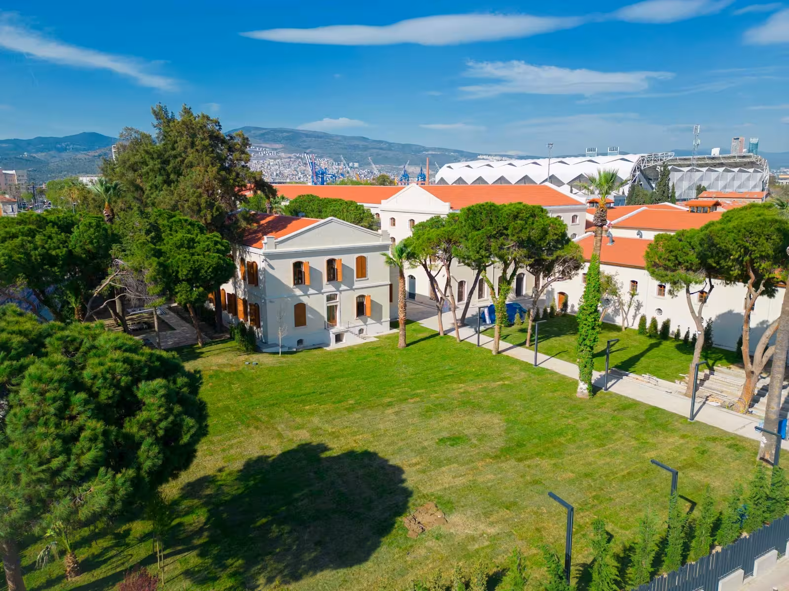 İzmir Kültür Sanat Fabrikası — Sanat Etkinlikleri, Konak · fotoğraf 1