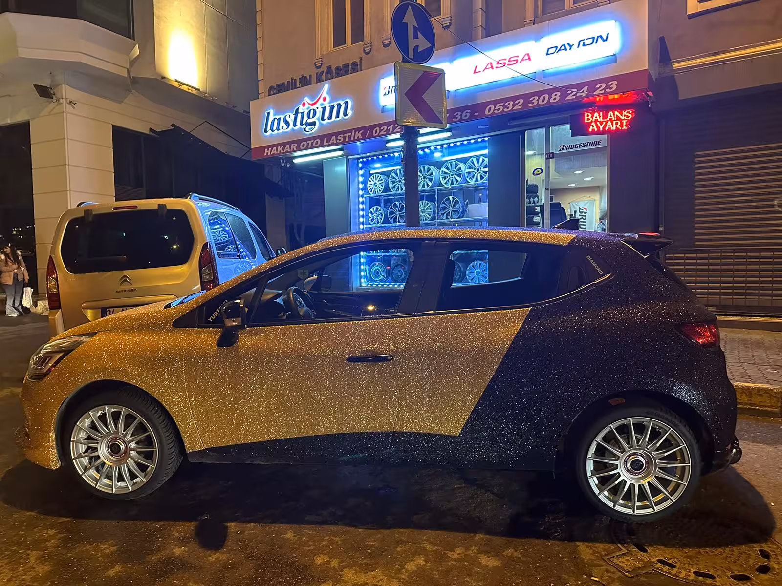 HAKAR OTO LASTİK VE JANT — Lastik Ve Jant, Beyoğlu · fotoğraf 2