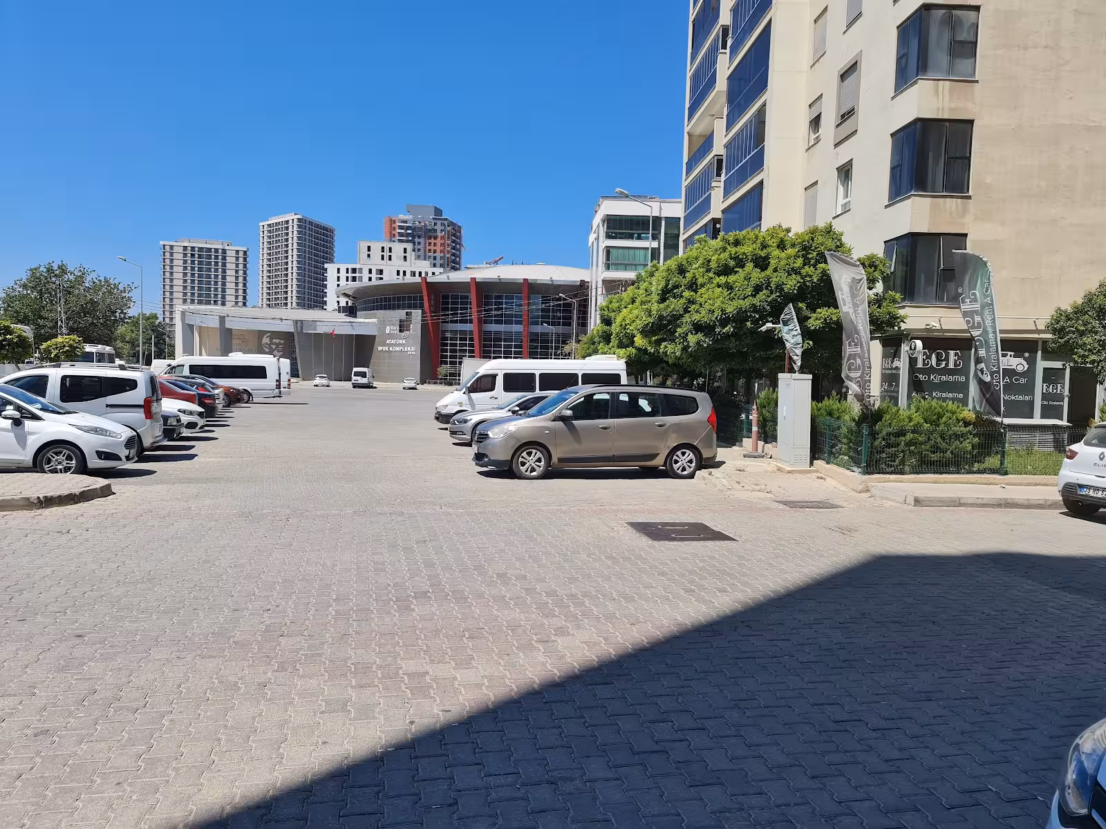 EGE Oto Kiralama/Rent A Car Lounge Ofis İzmir Şehirlerarası Otobüs terminali otogardan araç kiralama — Araç Kiralama, Bornova · fotoğraf 1