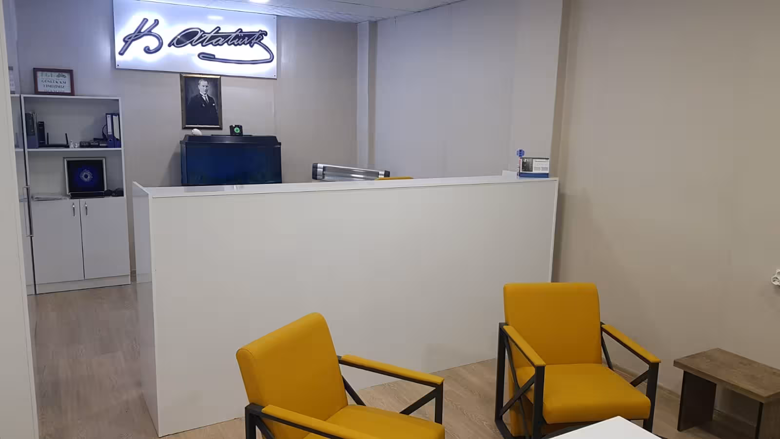 EGE Oto Kiralama/Rent A Car Lounge Ofis İzmir Şehirlerarası Otobüs terminali otogardan araç kiralama — Araç Kiralama, Bornova · fotoğraf 2