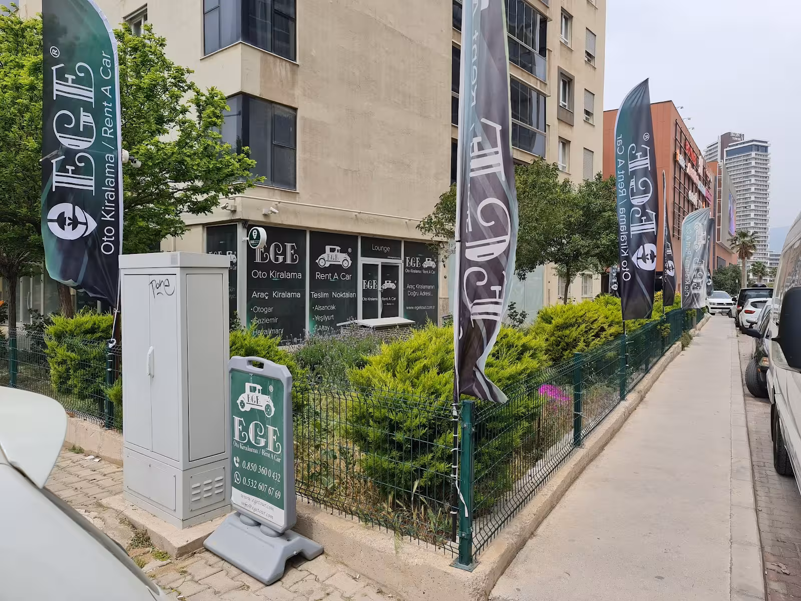 EGE Oto Kiralama/Rent A Car Lounge Ofis İzmir Şehirlerarası Otobüs terminali otogardan araç kiralama — Araç Kiralama, Bornova · fotoğraf 4