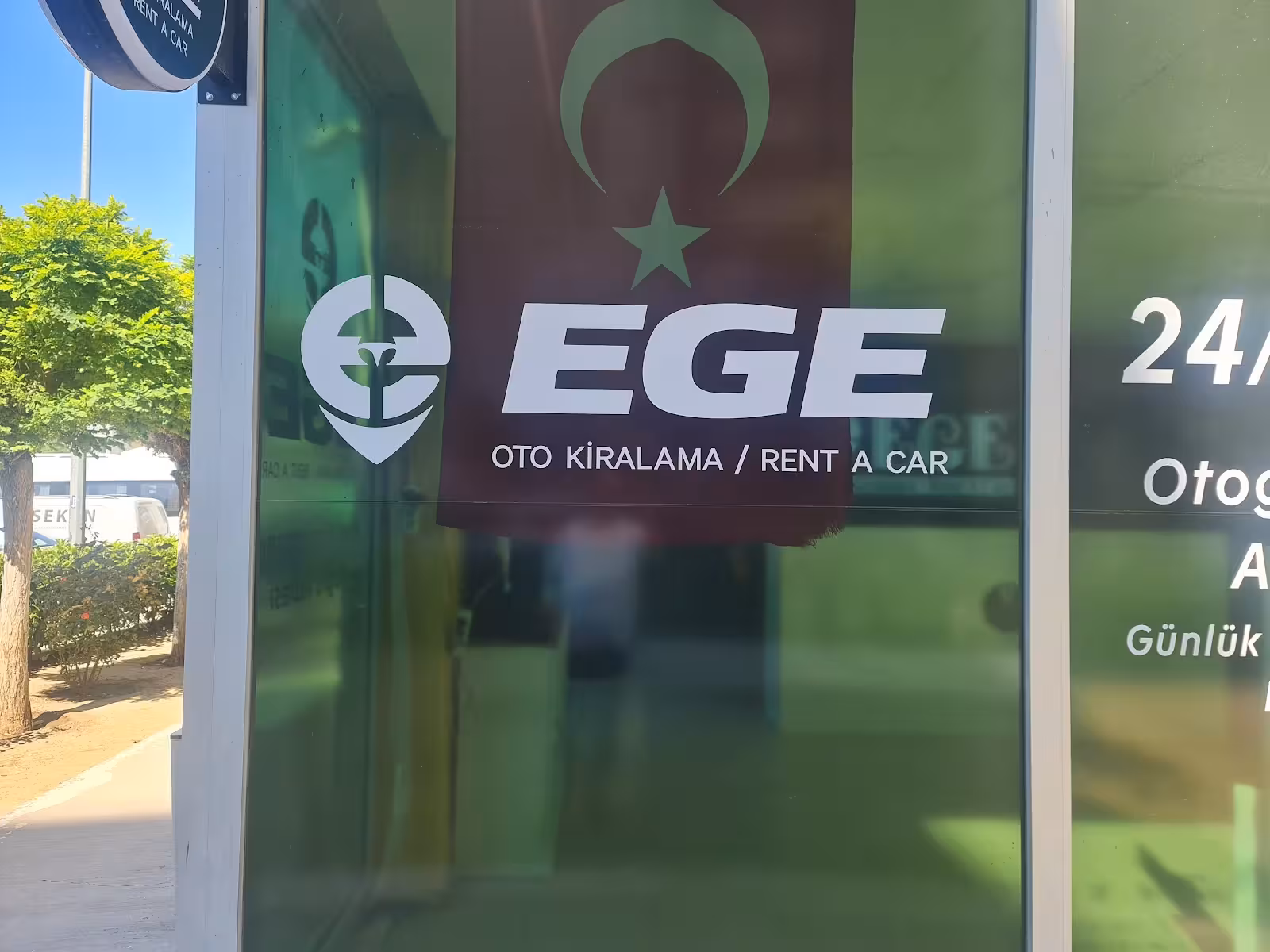 EGE Oto Kiralama/Rent A Car Lounge Ofis İzmir Şehirlerarası Otobüs terminali otogardan araç kiralama — Araç Kiralama, Bornova · fotoğraf 5