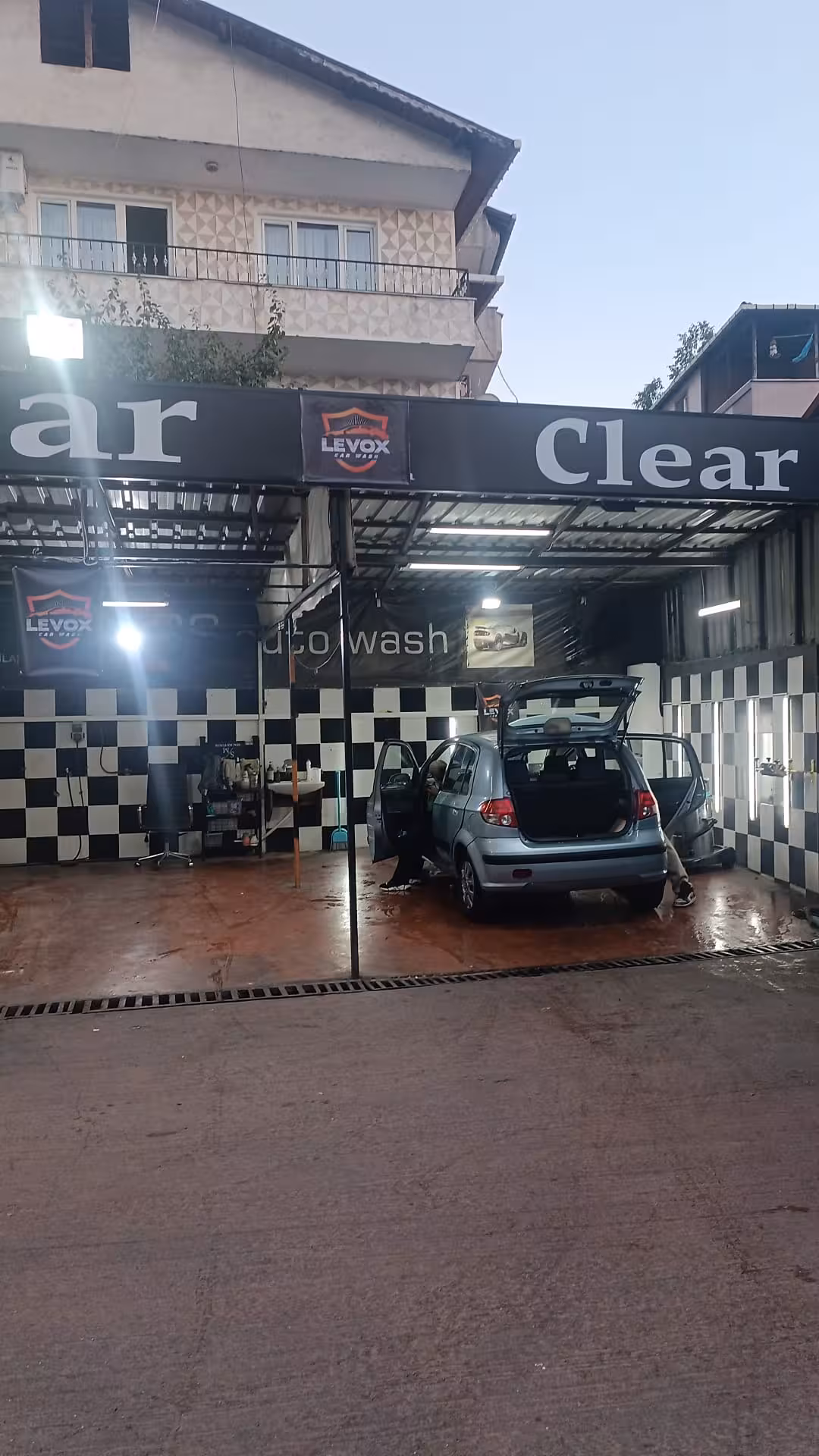 LEVOX Oto Yıkama - Detaylı Temizlik — Oto Yıkama Ve Detaylı Temizlik, Üsküdar · fotoğraf 5