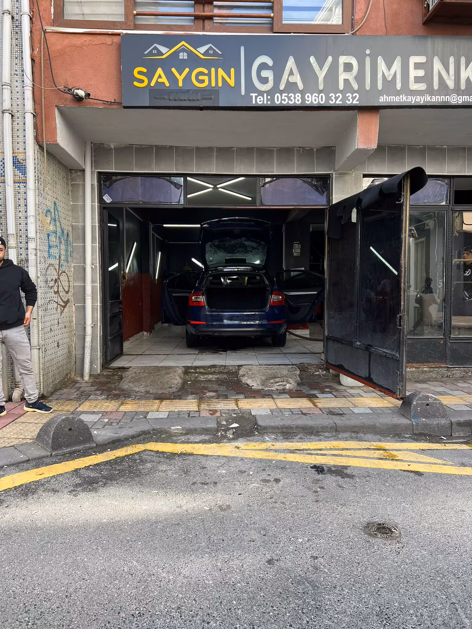 FAZLİ OTO YIKAMA DETAYLI TEMİZLİK PASTA CİLA MOTOR YIKAMA. — Oto Yıkama Ve Detaylı Temizlik, Esenler · fotoğraf 2